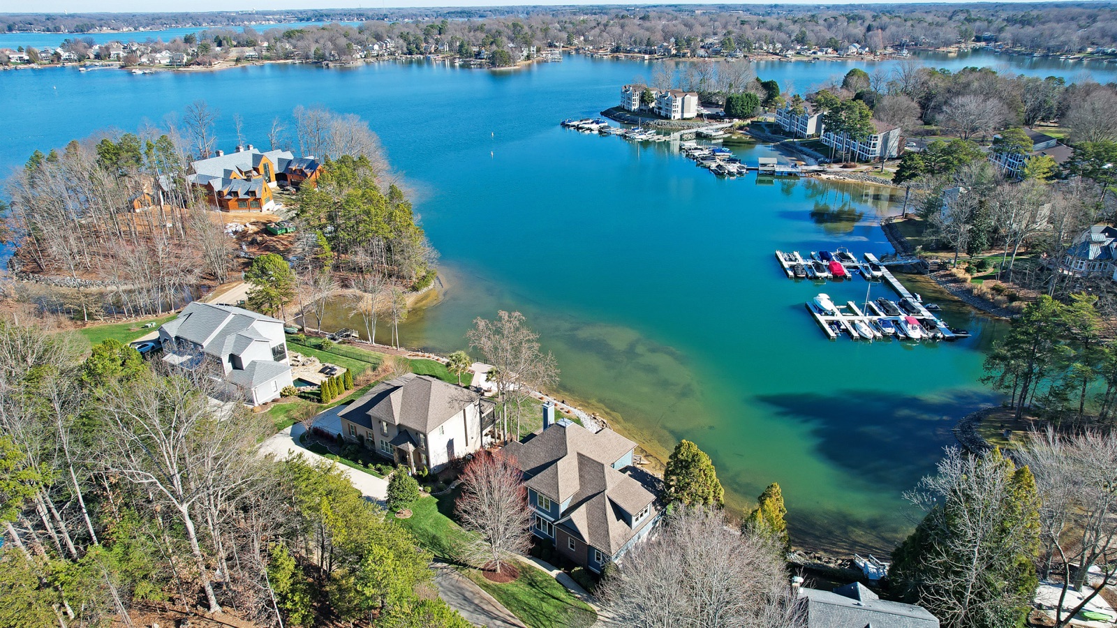 Lakefront homes with docks on Lake Norman